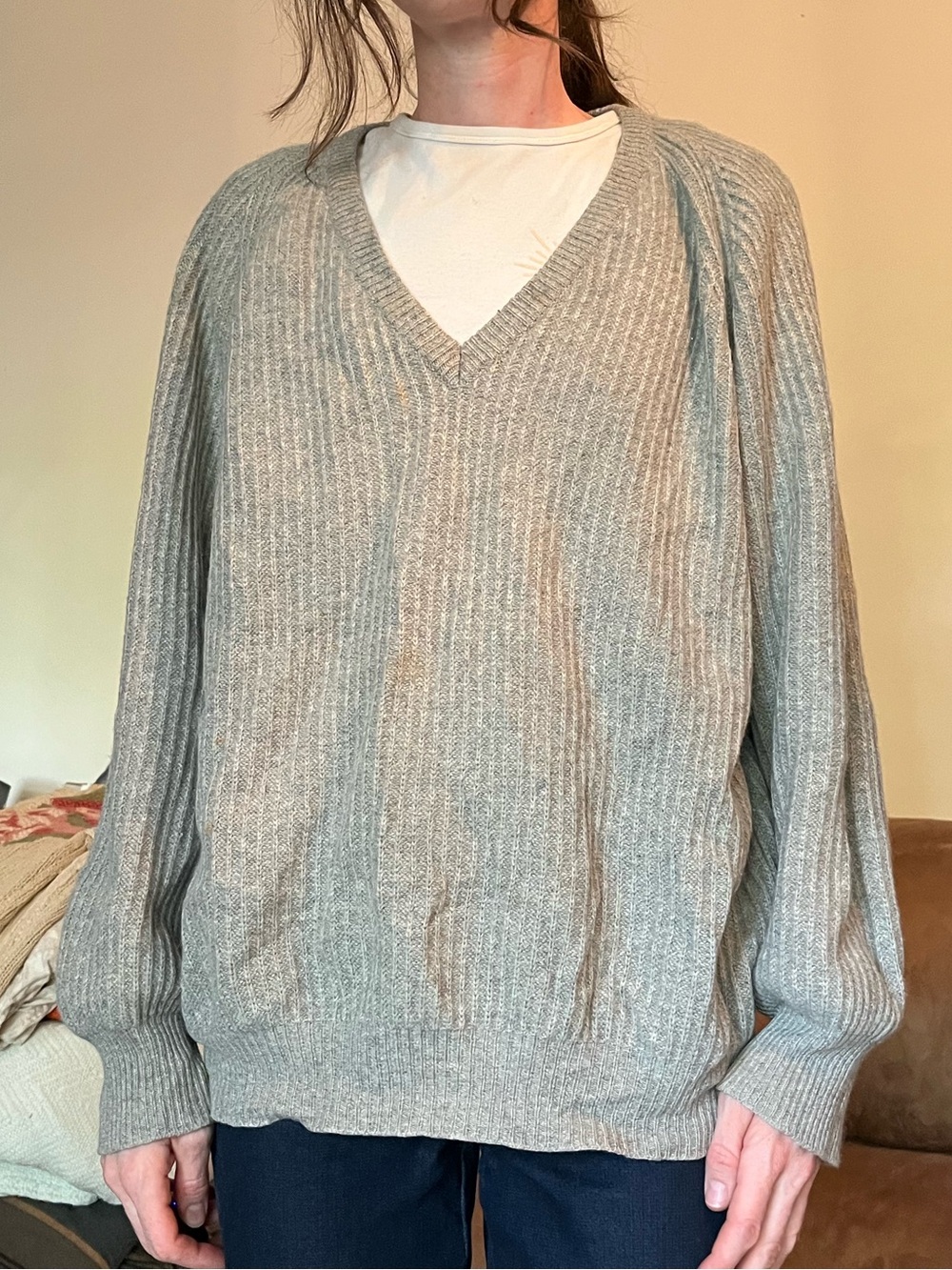 Ashley’s Made In Italy Cashmere Gray Ribbed V-Neck Sweater